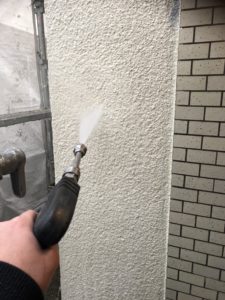 外壁塗装の洗浄作業