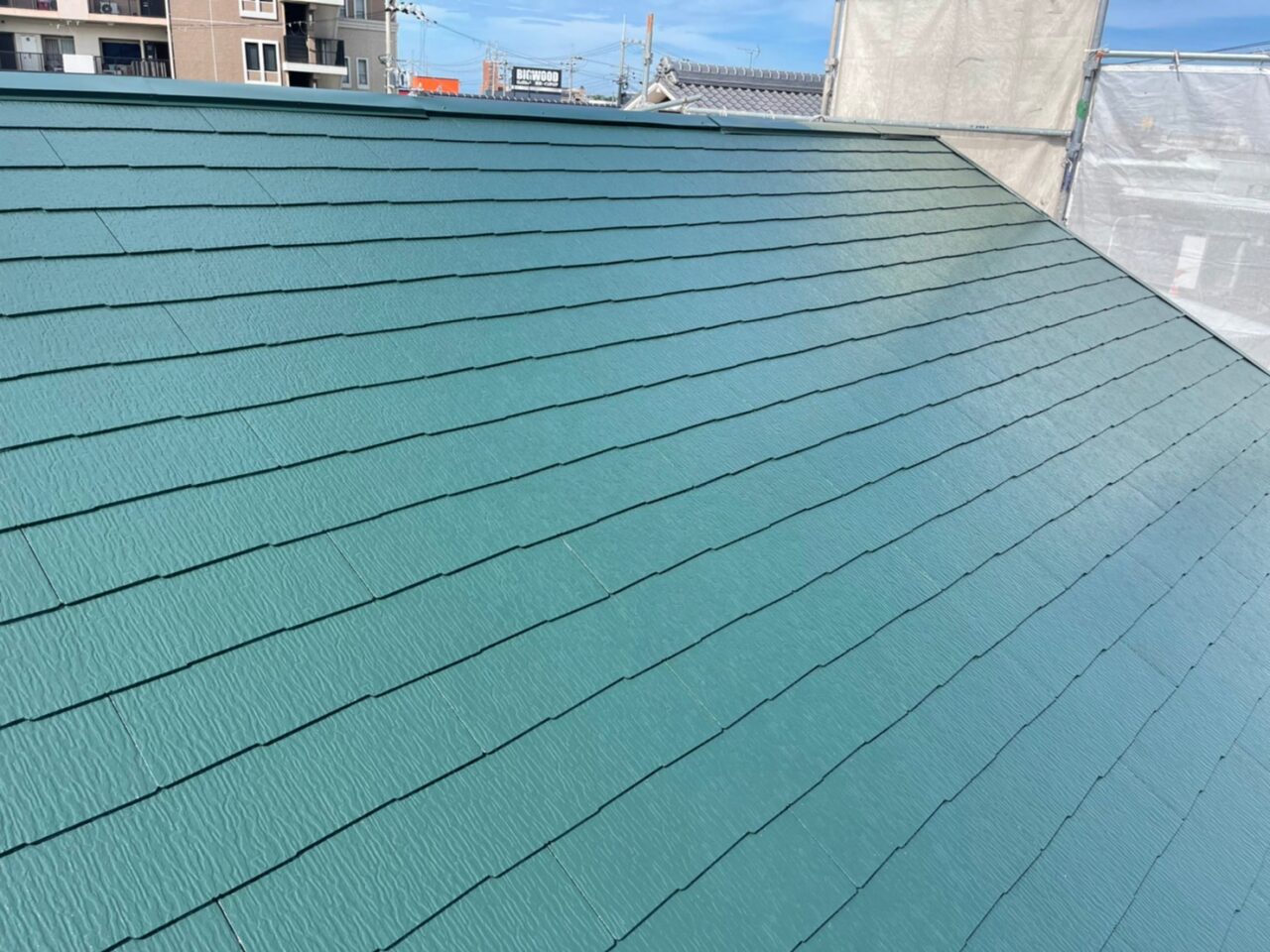 屋根塗装完了！緑が鮮やかですね！