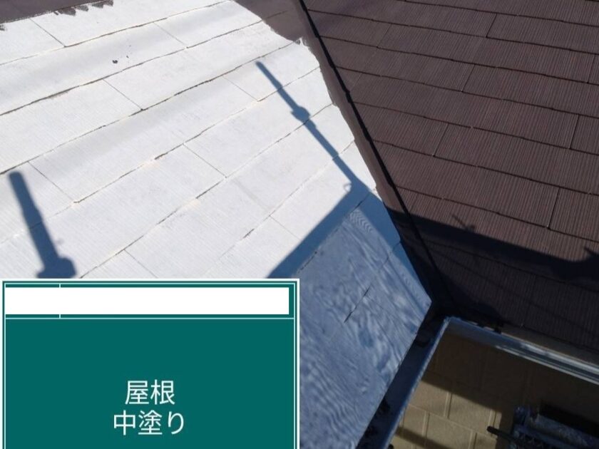 屋根は落ち着いた茶色を塗装しました。